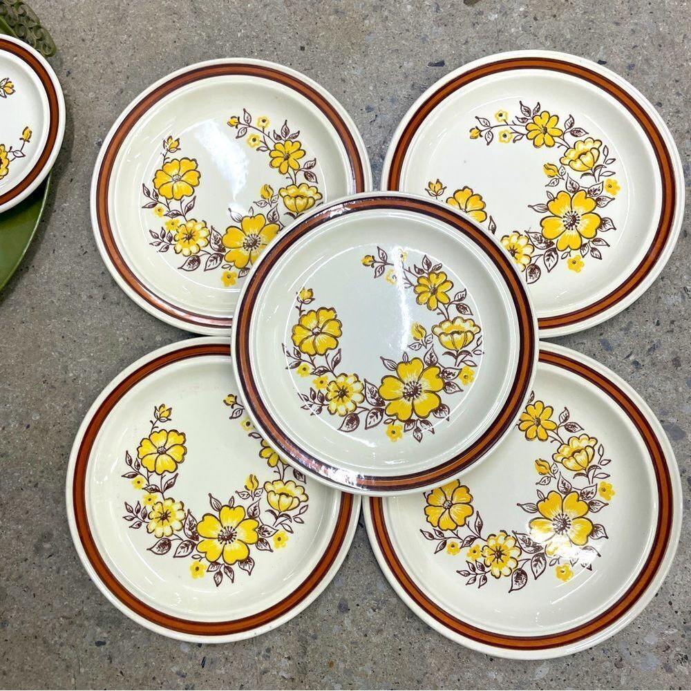 Vintage Plates Set of 10 - Picture 3 of 5